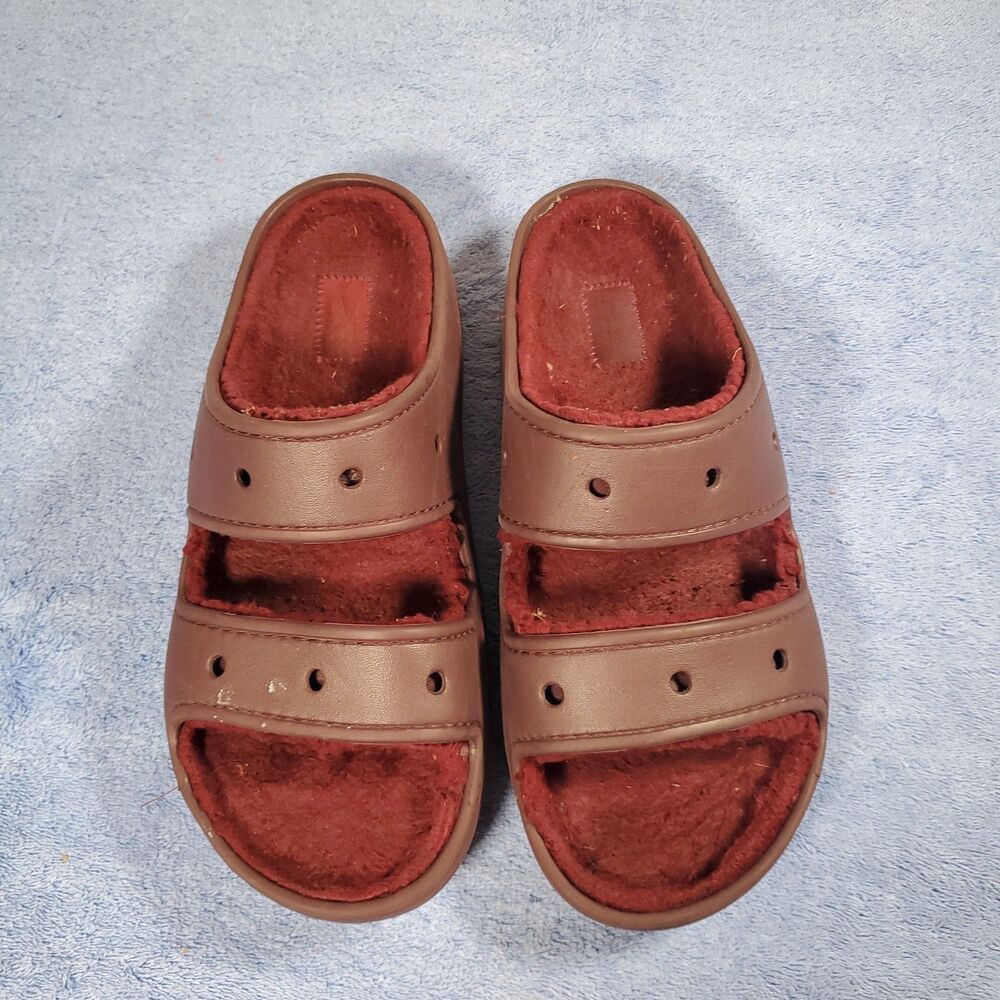 CROCS Classic Cozzzy Open Toe Sandal Burgundy Faux Fur Lined Slides Woman 9 M 7